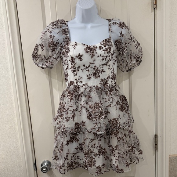 Francesca's Collections Dresses & Skirts - Floral Puff Sleeve Women’s dress